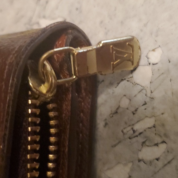 Authentic LOUIS VUITTON Wallet - Picture 7 of 7